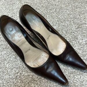 Brown Amalfi pumps